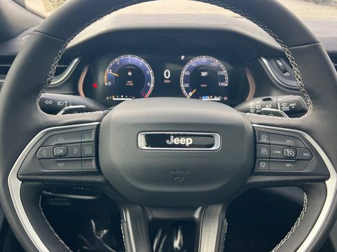 New 2025 Jeep Grand Cherokee Altitude image 21