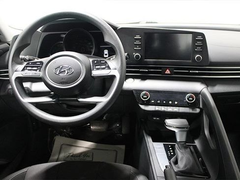 Used 2023 Hyundai Elantra SEL FWD image 12