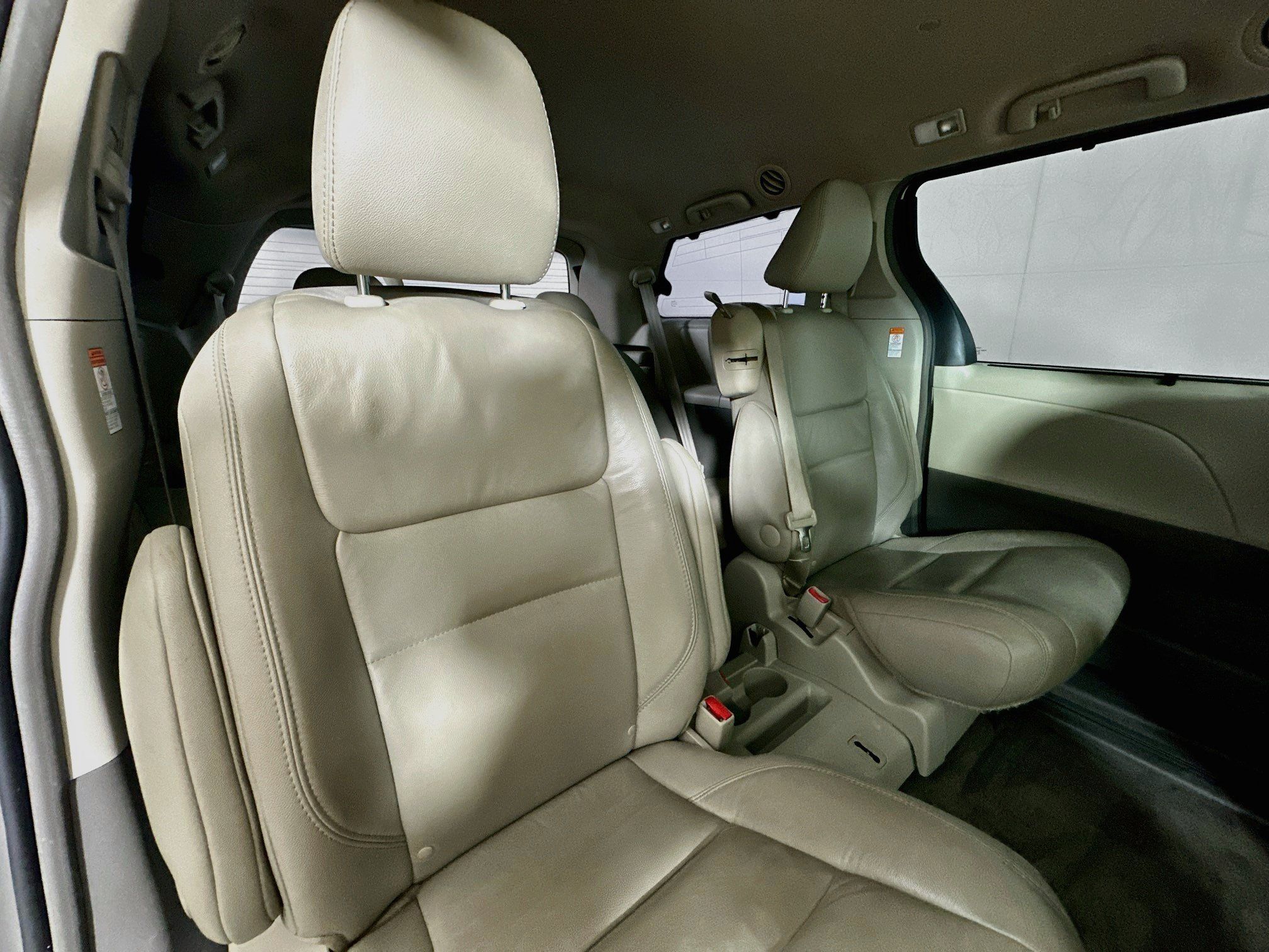 Used 2017 Toyota Sienna XLE Premium FWD image 28