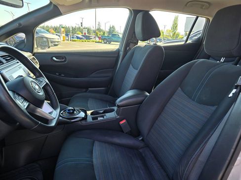Used 2019 Nissan Leaf SV w/ SV Technology Package FWD image 12