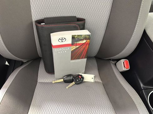 Used 2018 Toyota Corolla LE FWD image 23