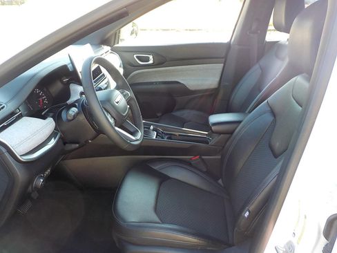 Used 2024 Jeep Compass Latitude image 13