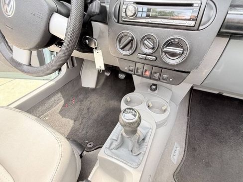 Used 2004 Volkswagen Beetle GLS FWD image 81