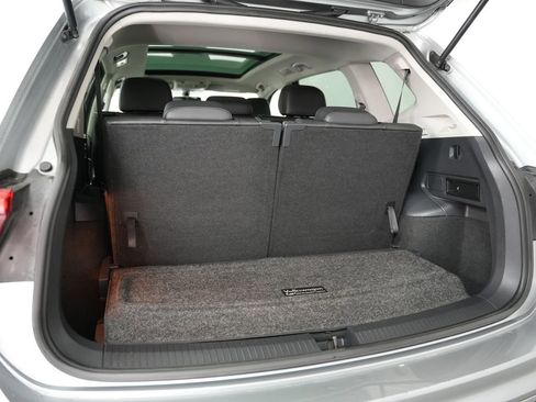 Used 2020 Volkswagen Tiguan SE FWD image 34