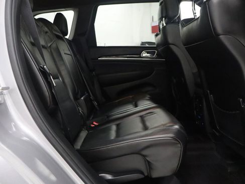 Used 2018 Jeep Grand Cherokee Overland AWD/4WD image 18