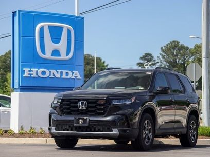 New 2025 Honda Pilot TrailSport