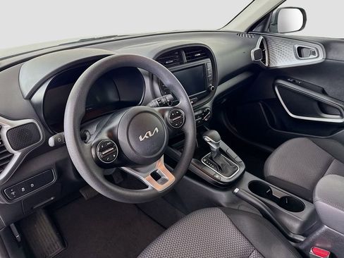 Used 2025 Kia Soul LX w/ LX Technology Package image 9
