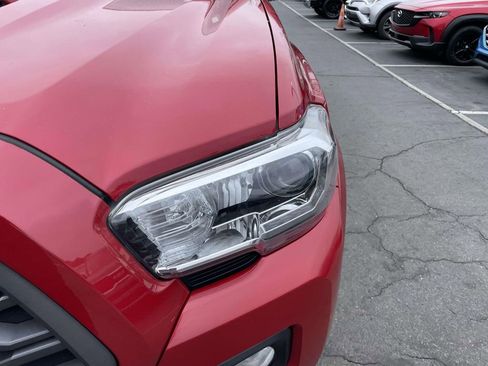 Used 2022 Toyota Tacoma TRD Sport w/ Technology Package image 14