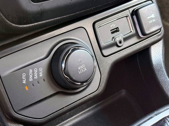 Certified 2020 Jeep Renegade Altitude AWD/4WD image 30