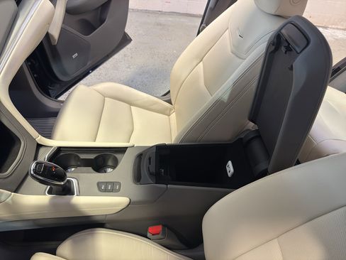 Used 2017 Cadillac XT5 Luxury w/ Driver Awareness Package AWD/4WD image 19