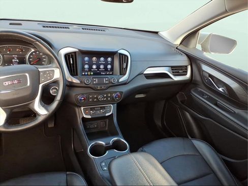 Used 2024 GMC Terrain SLT image 9