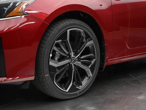 Used 2025 Nissan Altima 2.5 SR image 8