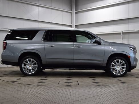 Used 2024 Chevrolet Suburban High Country image 9