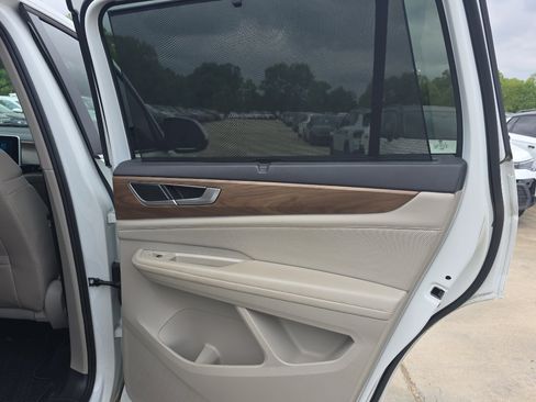 Used 2024 Volkswagen Atlas SE FWD image 21