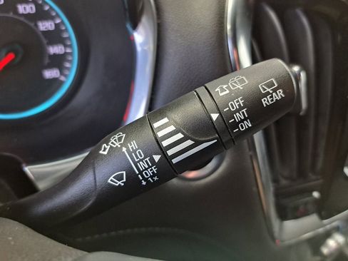 Used 2023 Chevrolet Traverse LT image 12