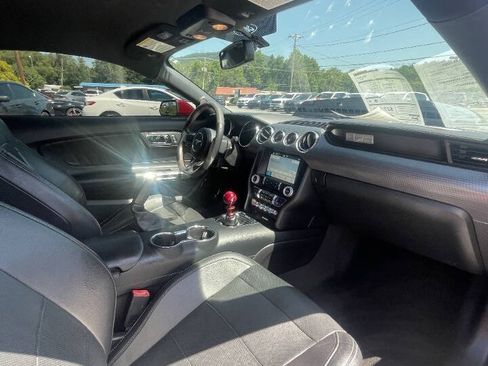 Used 2017 Ford Mustang GT Premium w/ GT Performance Package RWD image 13
