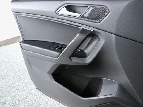 Used 2021 Volkswagen Tiguan SE w/ Panoramic Sunroof Package FWD image 22