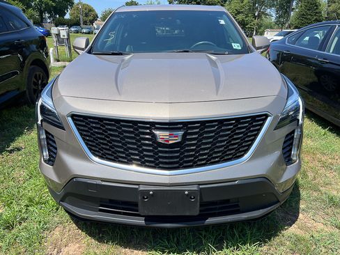 Used 2023 Cadillac XT4 Luxury w/ Cold Weather Package FWD image 9