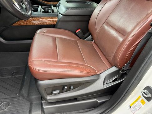 Used 2019 Chevrolet Suburban Premier w/ Premier Plus Edition AWD/4WD image 13