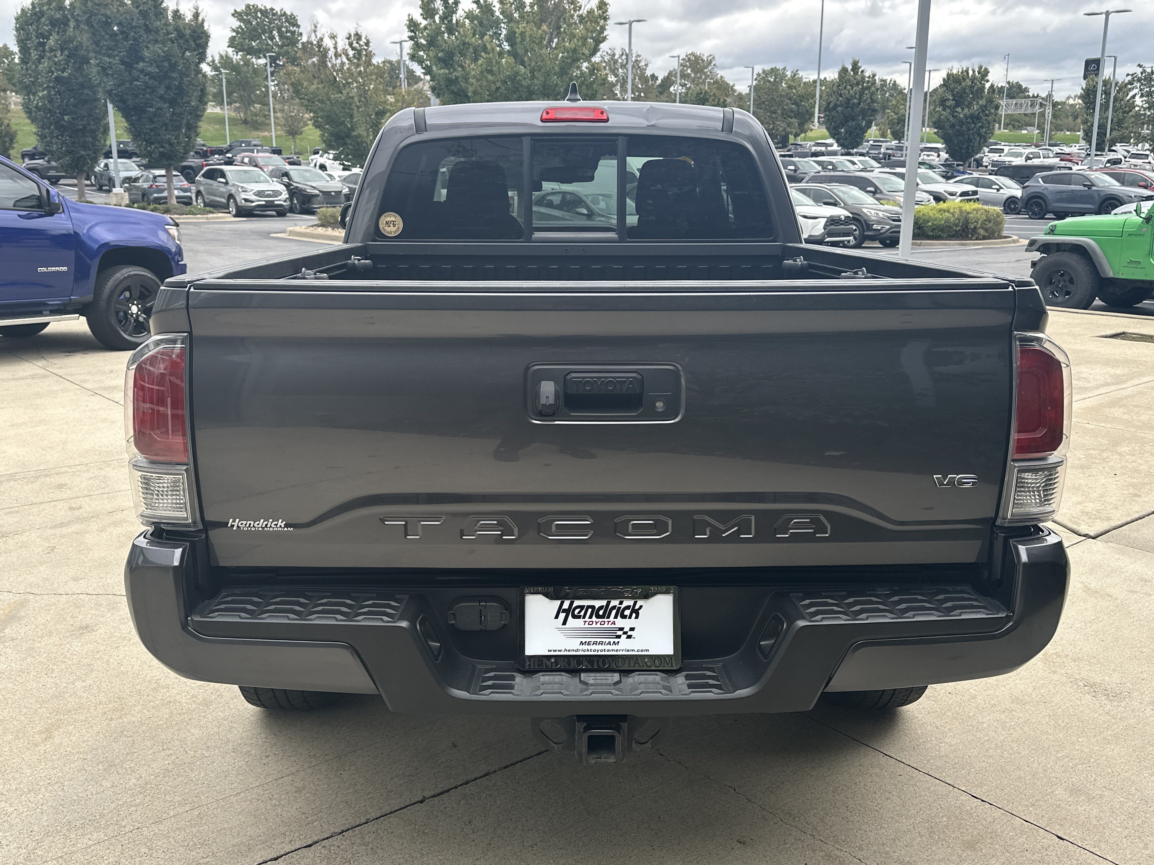 Used 2020 Toyota Tacoma TRD Sport AWD/4WD image 8