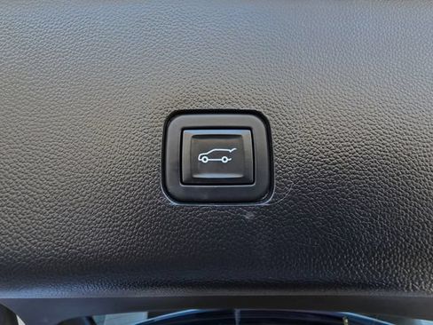 Used 2021 Chevrolet Traverse High Country w/ LPO, Floor Liner Package AWD/4WD image 32