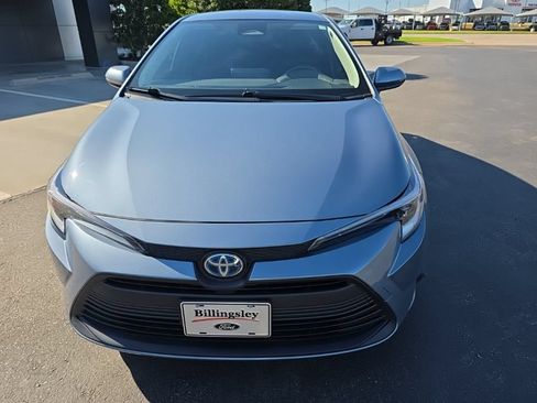 Used 2025 Toyota Corolla LE FWD image 8