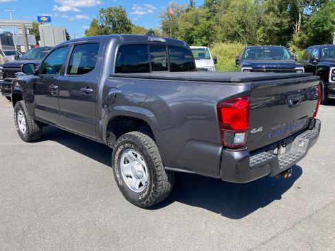 Used 2022 Toyota Tacoma SR image 6