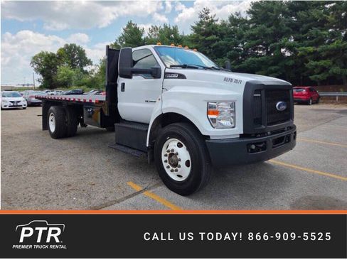Used 2021 Ford F750 2WD Regular Cab Super Duty image 1