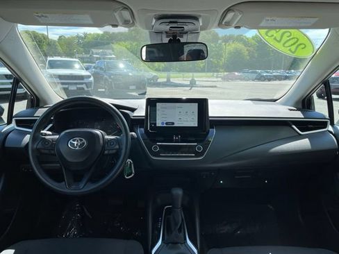 Used 2025 Toyota Corolla LE FWD image 12
