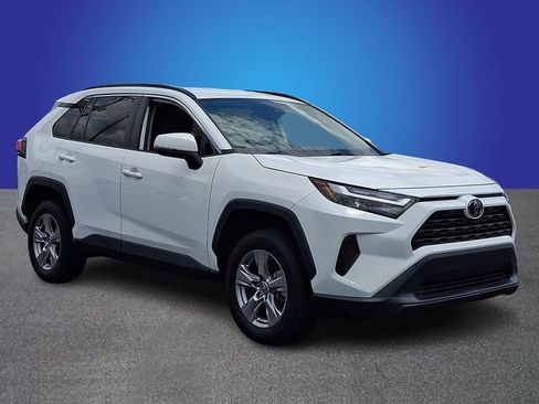 Used 2023 Toyota RAV4 XLE AWD/4WD image 3