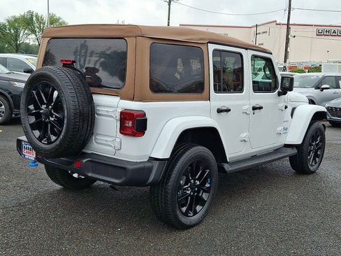 Used 2022 Jeep Wrangler Unlimited Sahara w/ Cold Weather Group image 6
