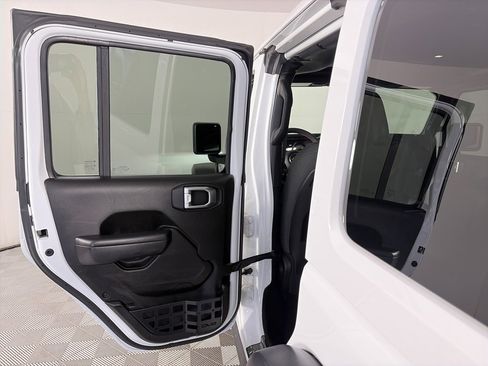 Used 2024 Jeep Wrangler Unlimited Rubicon w/ Technology Group image 12