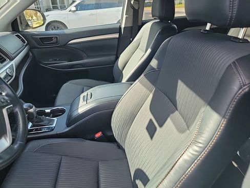 Used 2018 Toyota Highlander Plus image 8