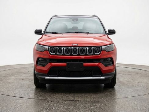 Used 2025 Jeep Compass Limited image 2