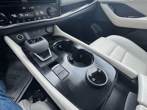 Used 2023 Nissan Rogue SL w/ SL Premium Package image 35