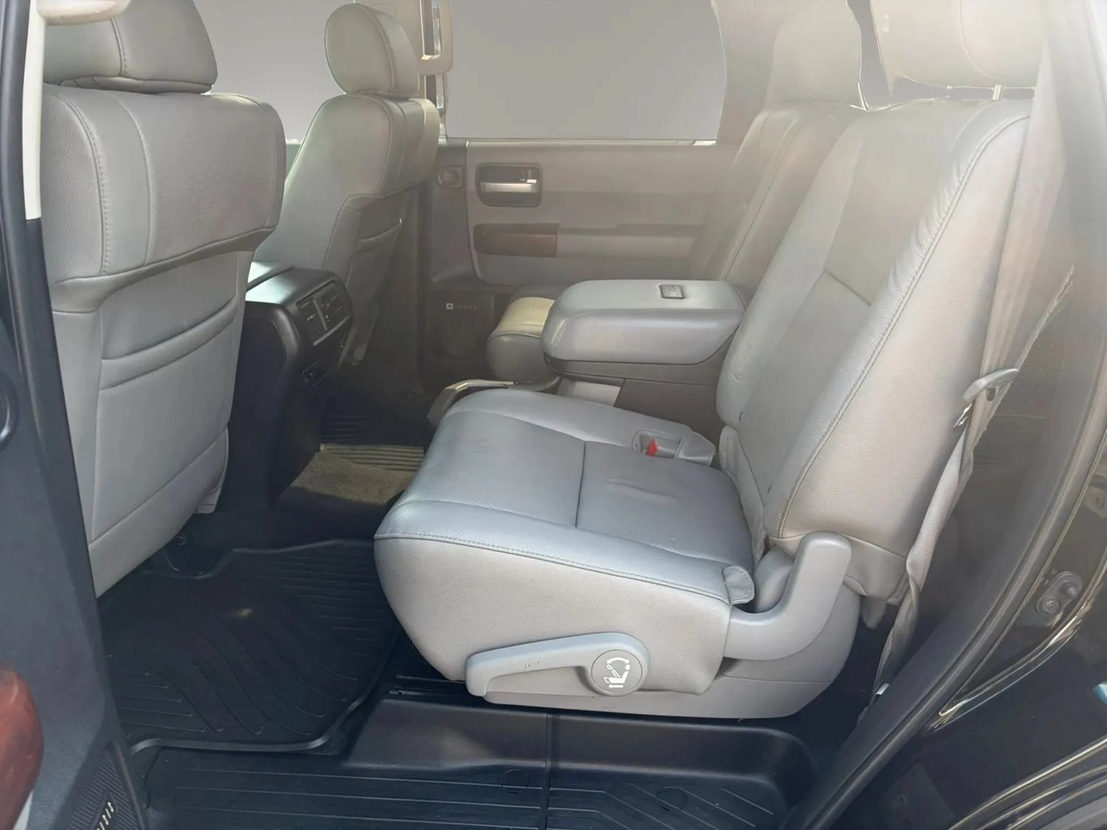 Used 2015 Toyota Sequoia Platinum AWD/4WD image 28