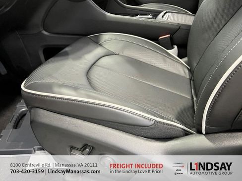 New 2026 Chrysler Pacifica Limited w/ S Appearance Package image 24