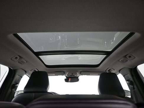 Used 2023 Volvo XC40 B5 Plus w/ Driver Assist Package image 17