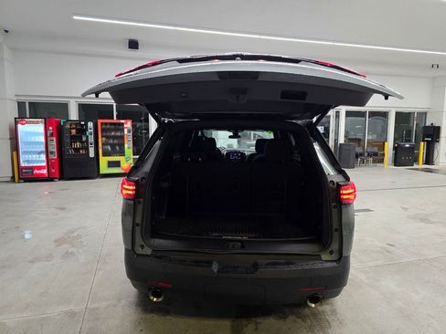 Used 2023 Chevrolet Traverse LT FWD image 39