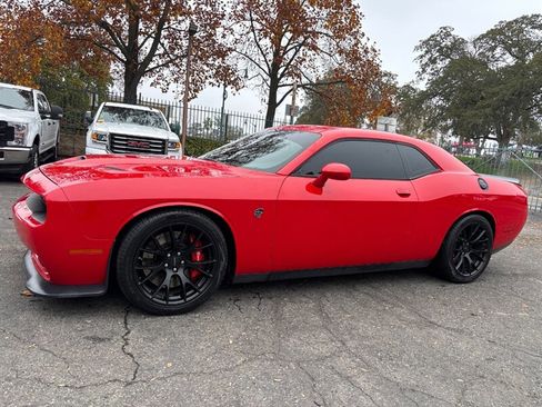 Used 2016 Dodge Challenger SRT Hellcat image 2