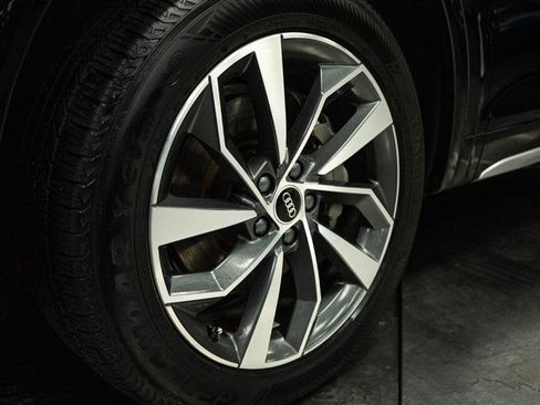 Used 2023 Audi Q5 2.0T Premium image 3