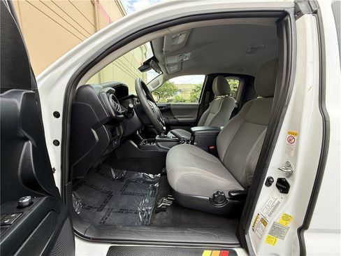 Used 2018 Toyota Tacoma SR RWD image 9