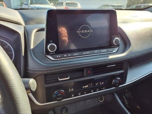 Used 2024 Nissan Rogue SV image 10