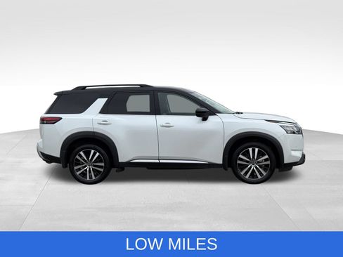 Used 2025 Nissan Pathfinder Platinum AWD/4WD image 12