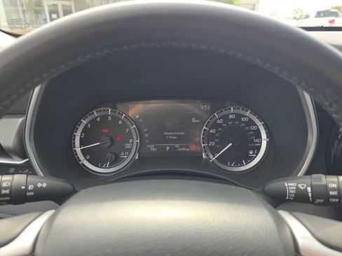 Certified 2025 Toyota Highlander XLE FWD image 25