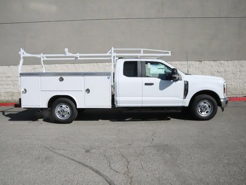 Used 2024 Ford F350 XL w/ XL Chrome Package image 2