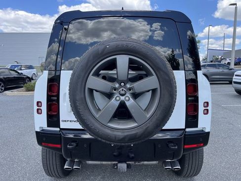 Used 2025 Land Rover Defender 110 X-Dynamic SE AWD/4WD image 4