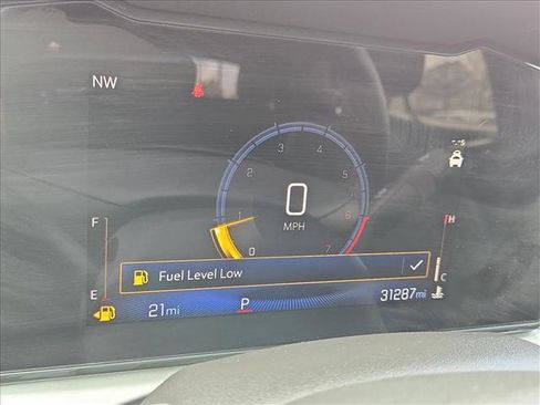 Used 2025 Chevrolet Trax LT w/ Sunroof Package image 11