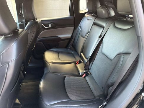 Used 2025 Jeep Compass Latitude AWD/4WD image 12