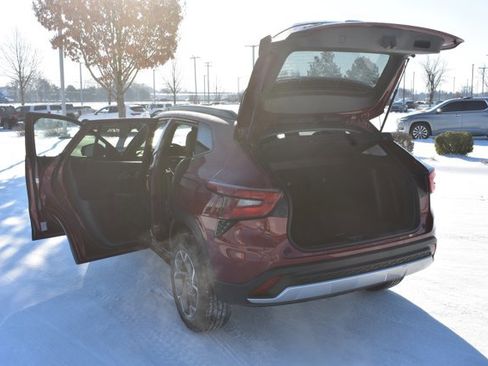 Used 2025 Chevrolet Trax LT w/ LT Convenience Package image 16